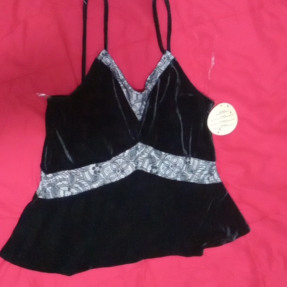 GYPSiES&Moondust BNWOT luxe Velvet and lace Top! DEADSTOCK! - Picture 5 of 7